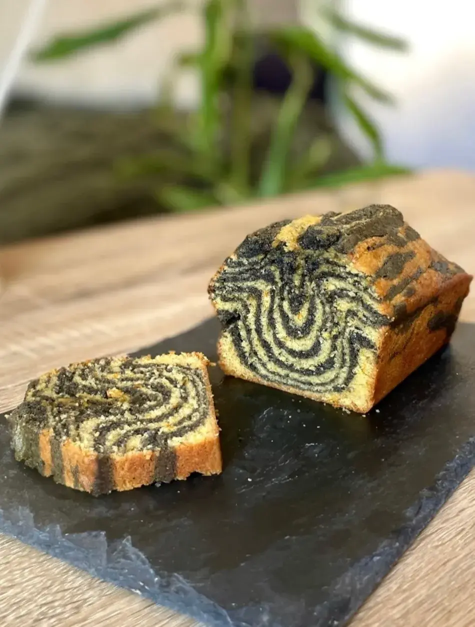 Cake marbré orange, sésame noir & earl grey