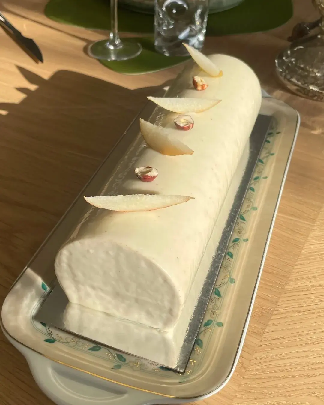 Bûche poire, vanille, tonka & confiture de lait, photo 1 sur 3
