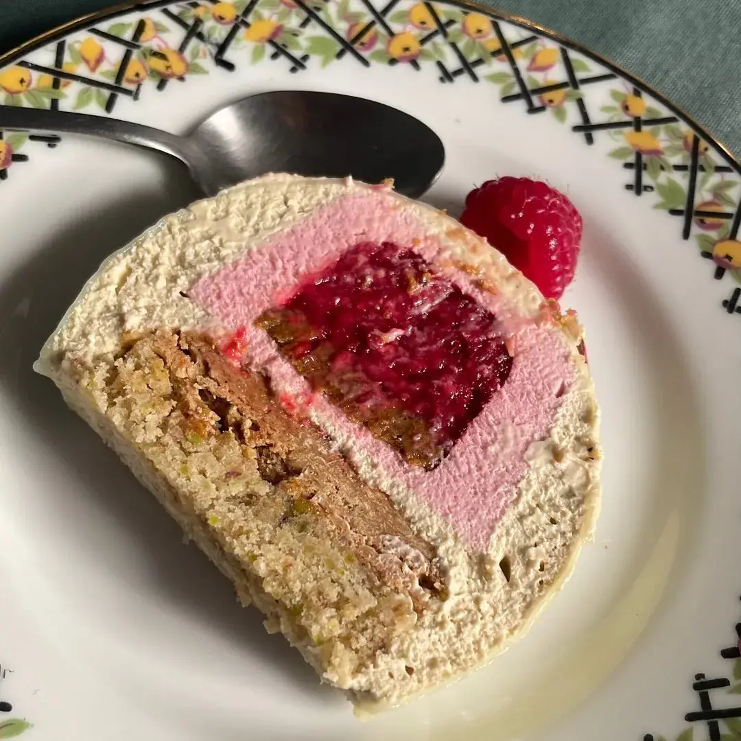 Bûche pistache & framboise, photo 3 sur 3