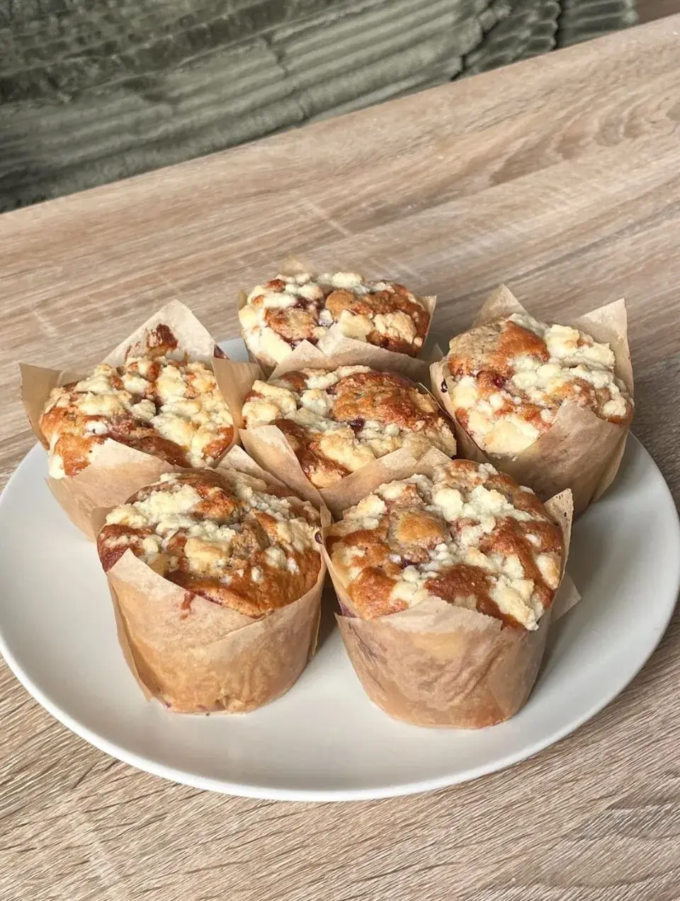 Muffins crumble, citron, fruits rouges & chocolat blanc