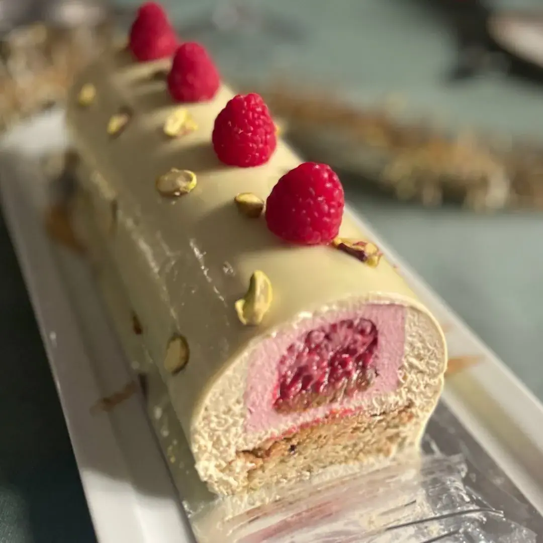Bûche pistache & framboise, photo 1 sur 3